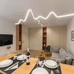 Apartment Eden Coresi With Free Private Parking