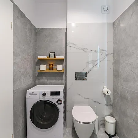 Apartment Eden Coresi With Free Private Parking