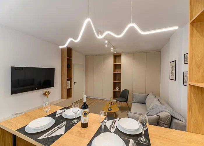 Apartment Eden Coresi With Free Private Parking