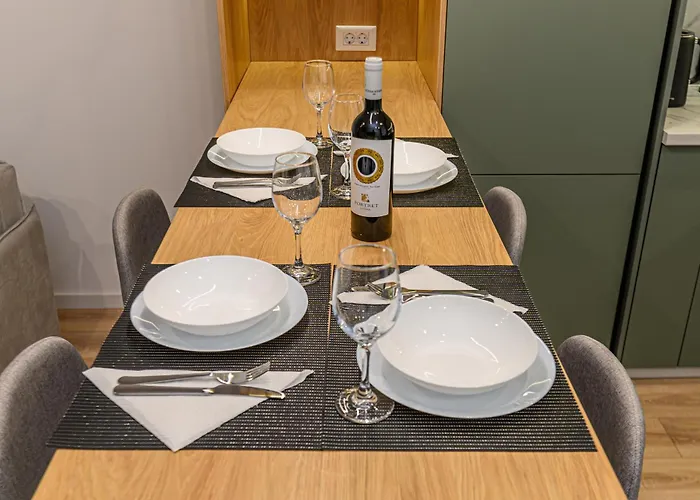 Apartment Eden Coresi With Free Private Parking